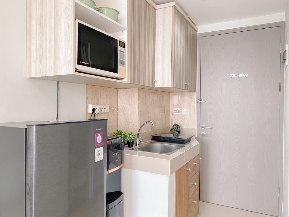 Apartment | Private kitchen | Fridge, stovetop, cookware/dishes/utensils