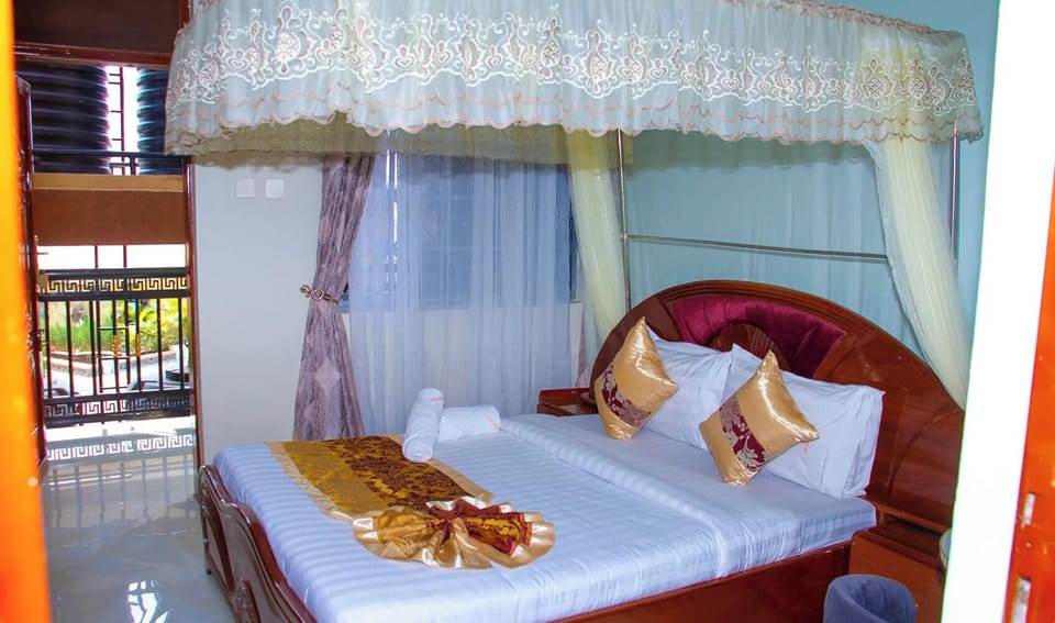 Deluxe Double Room | In-room safe, desk, iron/ironing board, free WiFi