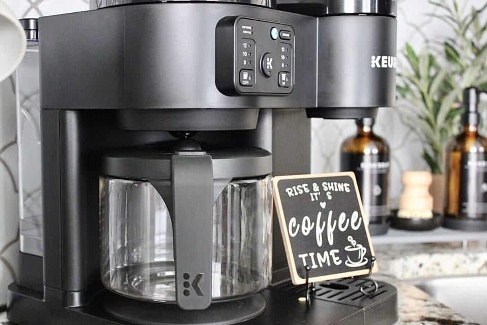 Kitchen: Brew fresh coffee and start your mornings right in style! Perfect for culinary adventures.