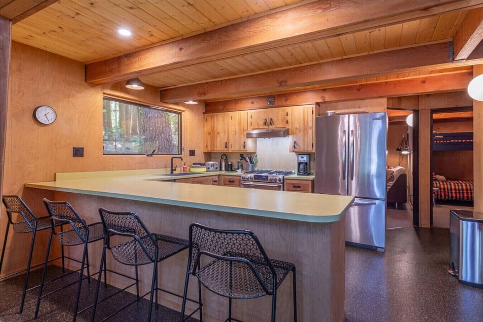 Nicely appointed kitchen.