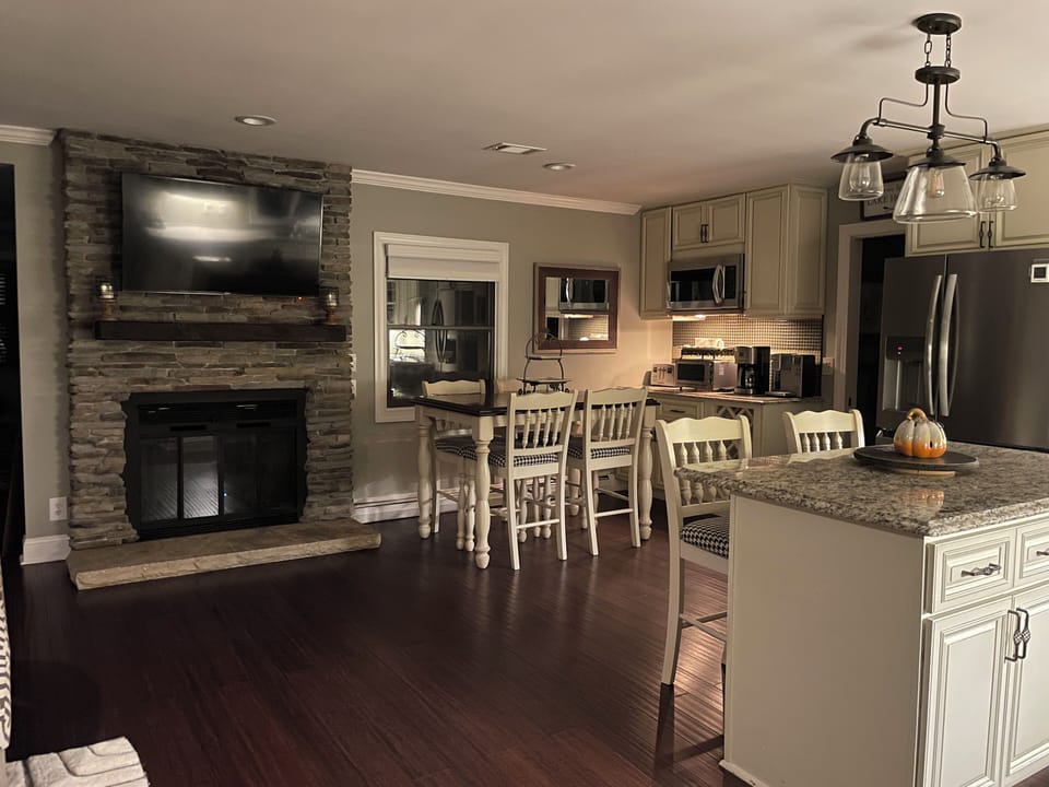 Dining/TV area with gas log fireplace with remote