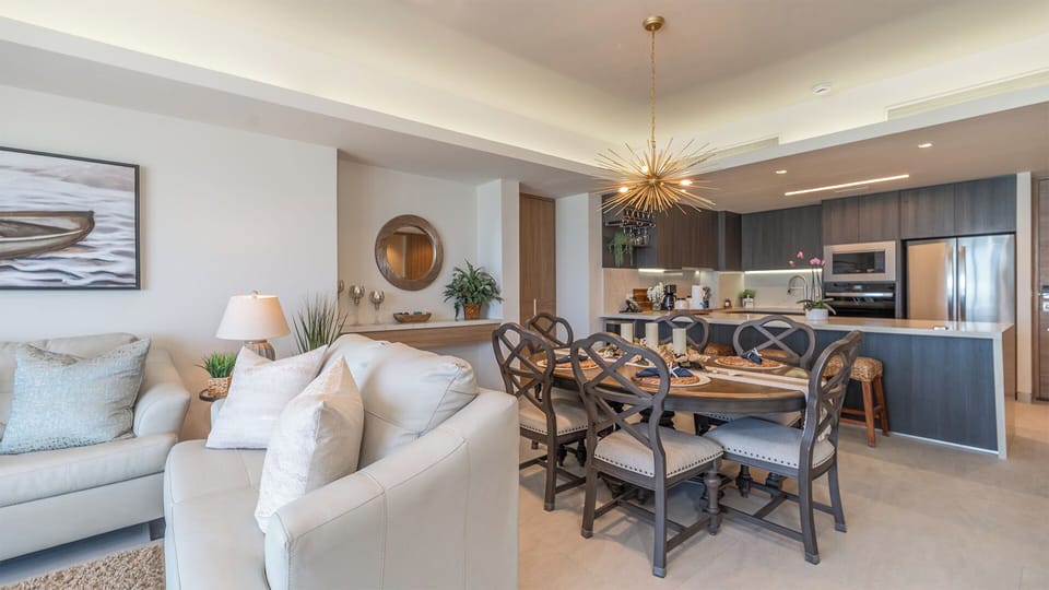 Dining Space Between Kitchen & Lounge