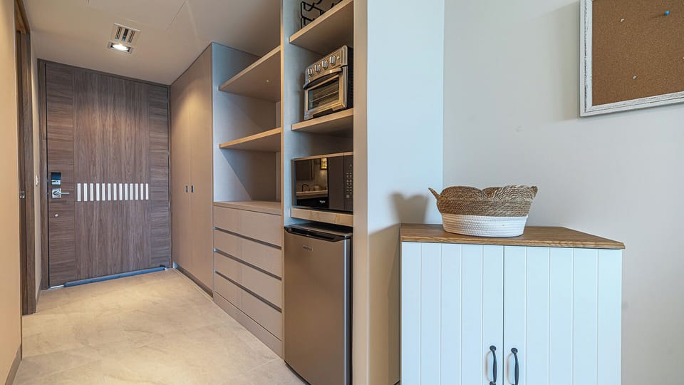 Great kitchenette area with fridge and microwave.