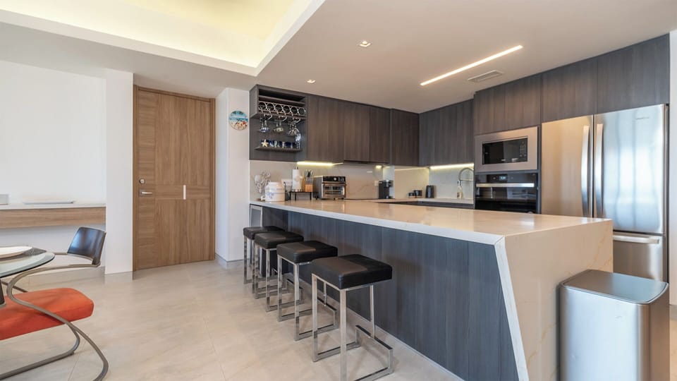 Large counter defines the contemporary kitchen