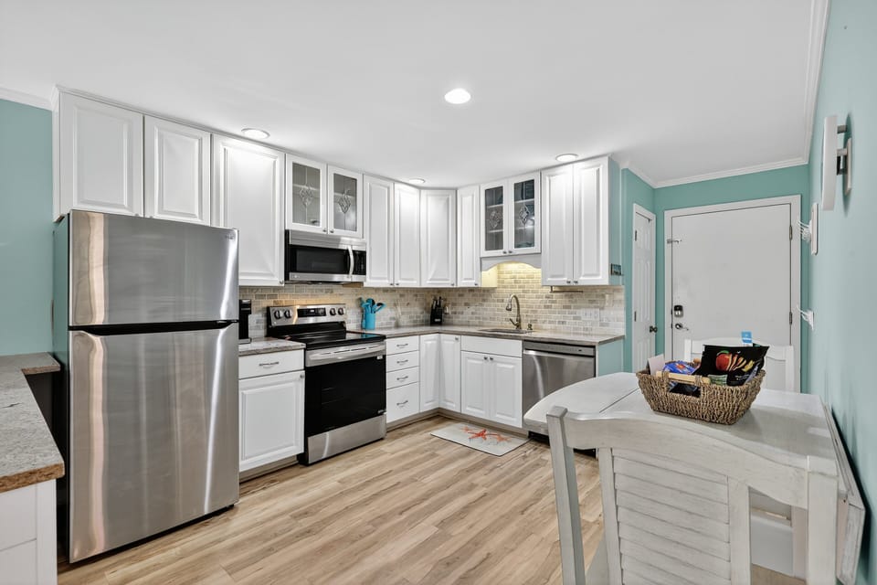 Prepare delicious meals in this fully equipped kitchen!
