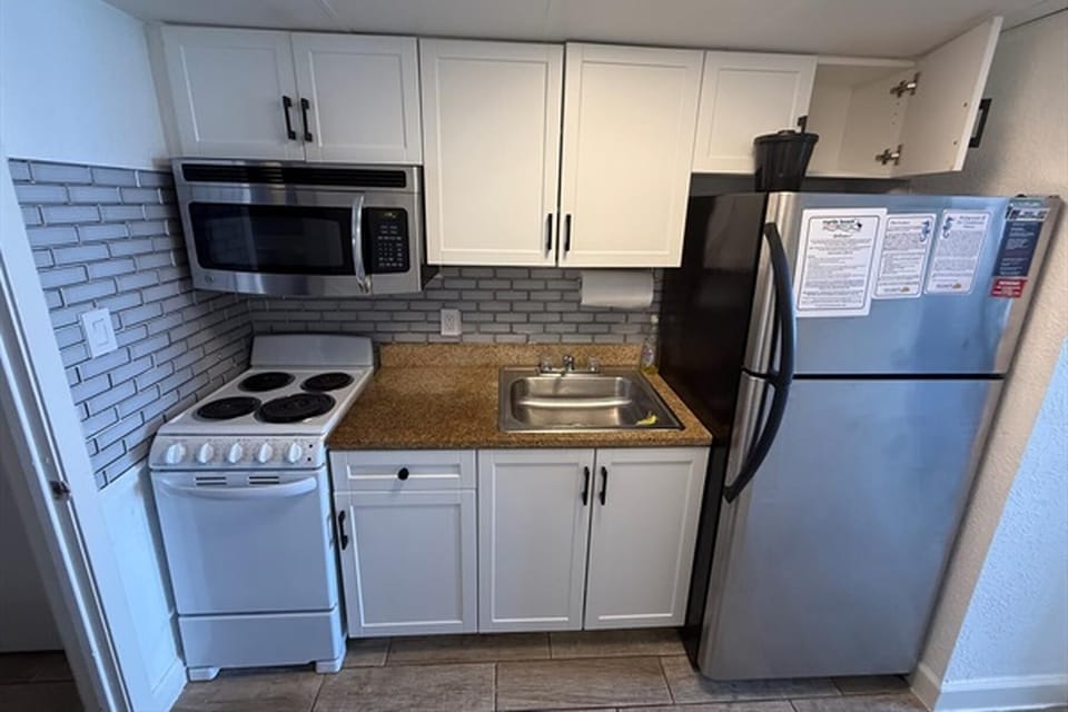 Full kitchen, You can cook your favorite meals while staying
