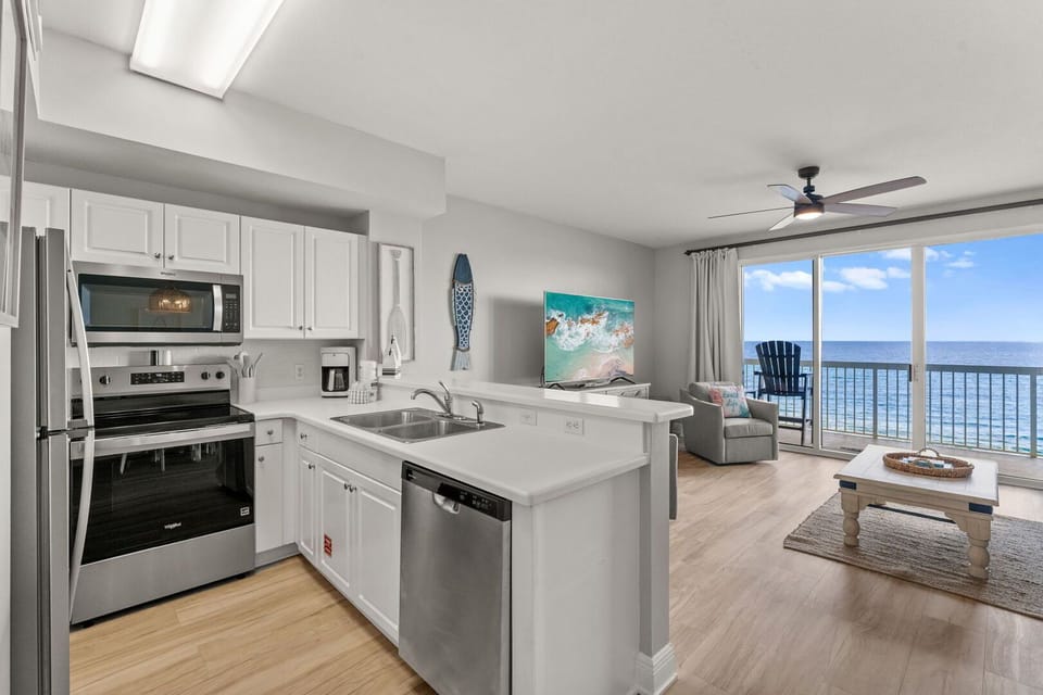 Full kitchen