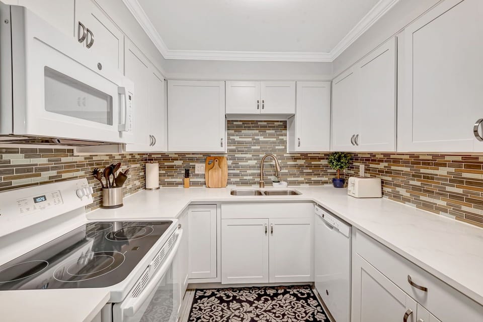 Luxury Bayside Condo – Pool, Tennis & Marina (4603)