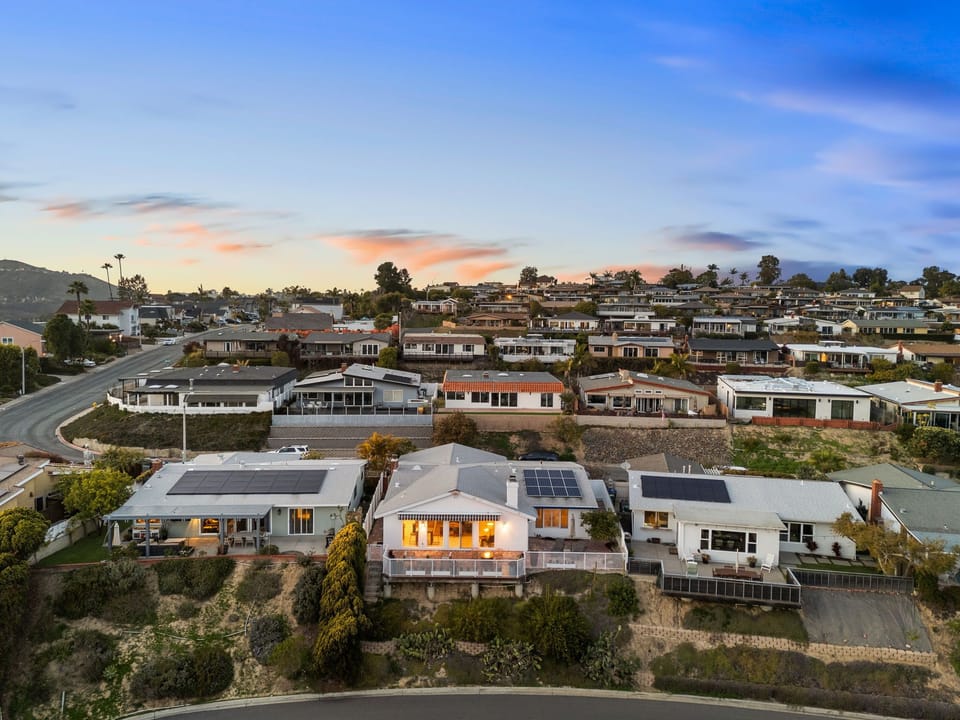Peached above the bay-your perfect San Diego retreat! 