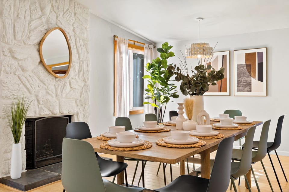 Open dining space great for gatherings