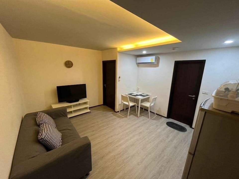 Standard Double Room, Balcony, Courtyard View | Living area