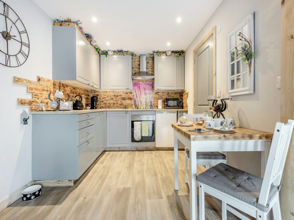 Open plan living space | Shire Cottage - Coach House Holidays Ltd, Ringwood, New Forest