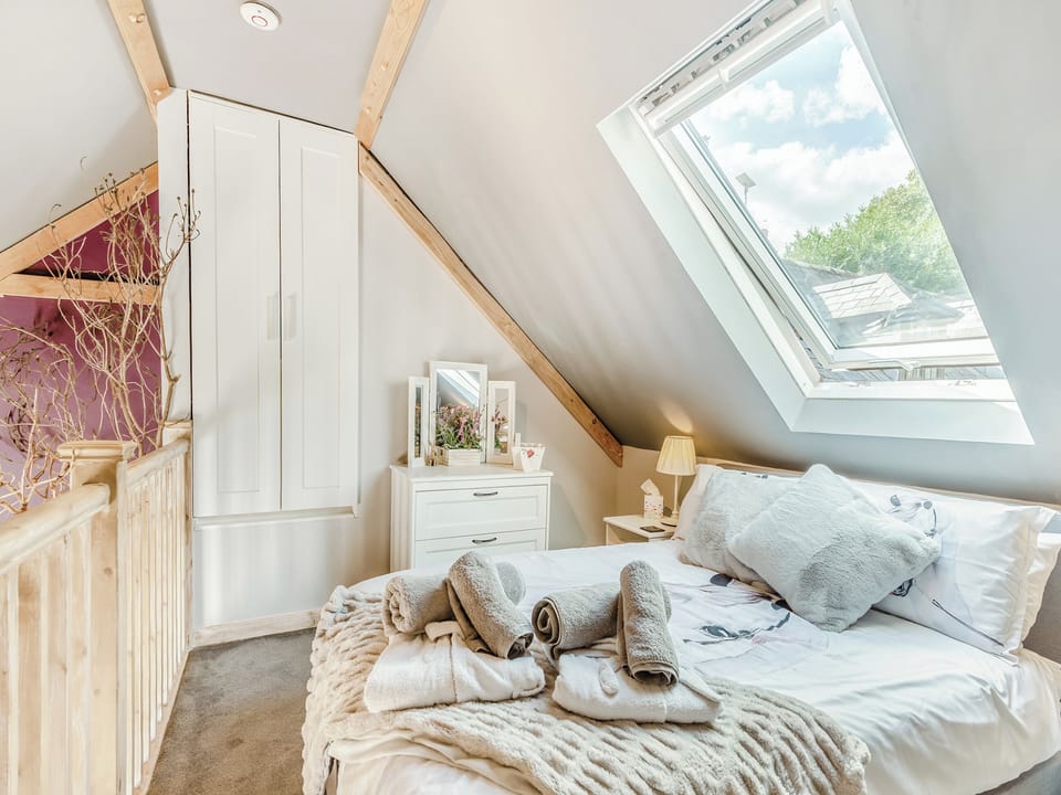 Double bedroom | Shire Cottage - Coach House Holidays Ltd, Ringwood, New Forest