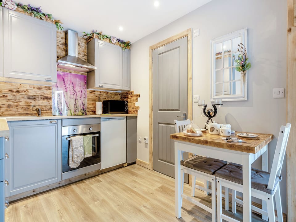 Open plan living space | Shire Cottage - Coach House Holidays Ltd, Ringwood, New Forest