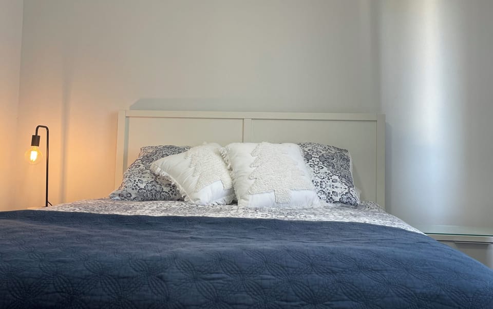 Queen Bed main bedroom 