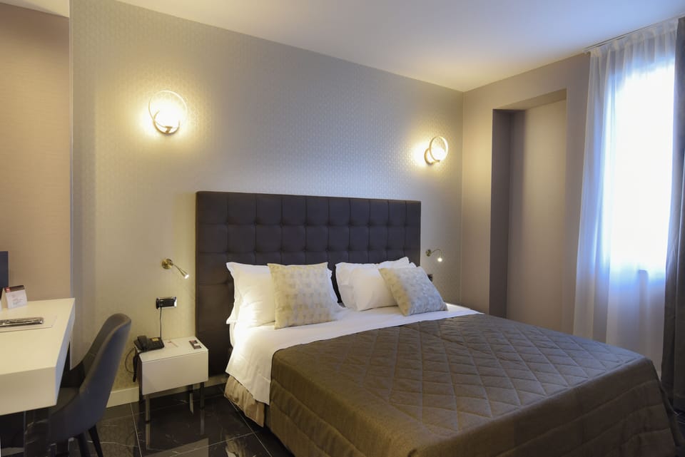 Egyptian cotton sheets, premium bedding, minibar, in-room safe