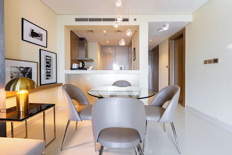 Deluxe Apartment, Balcony, City View | In-room dining
