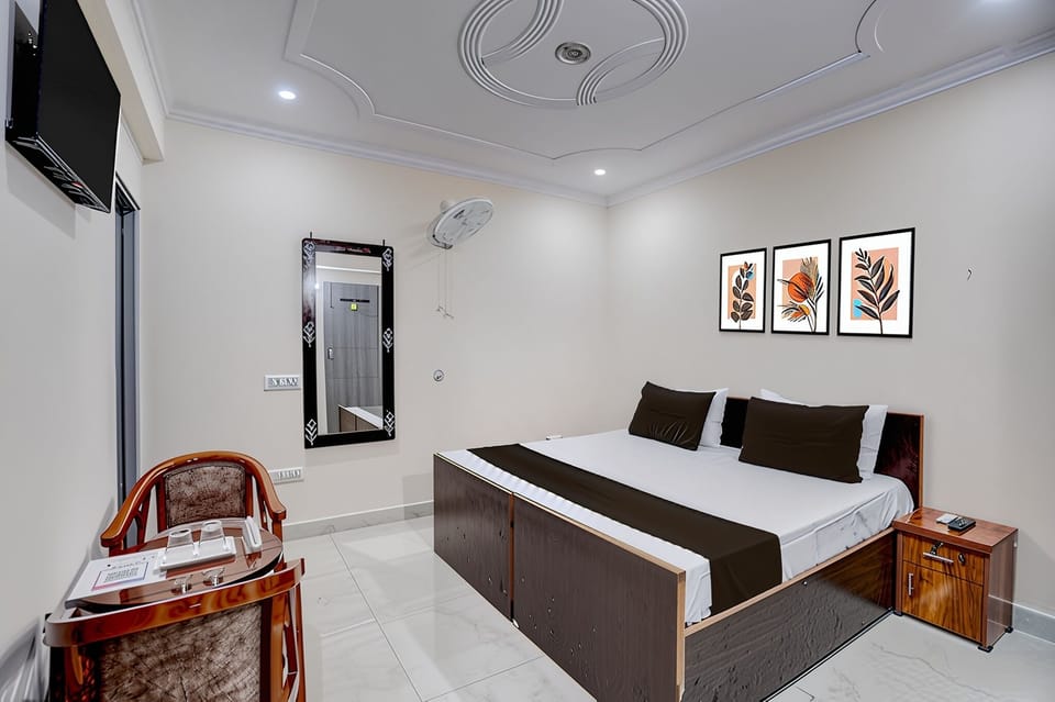 Classic Studio Suite, Balcony, City View | Free WiFi