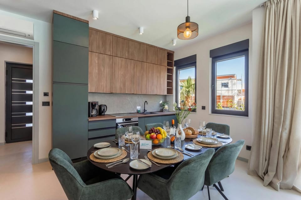 Family Villa, 3 Bedrooms, Balcony (Palm Villa Emma with Pool) | Private kitchen