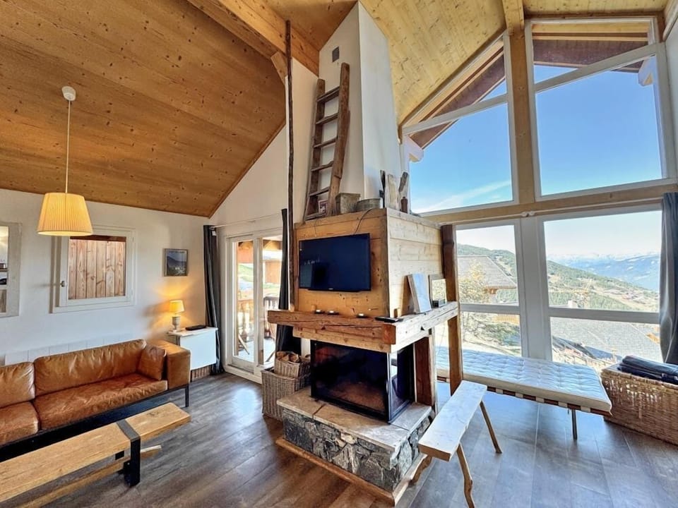Living area with real fireplace