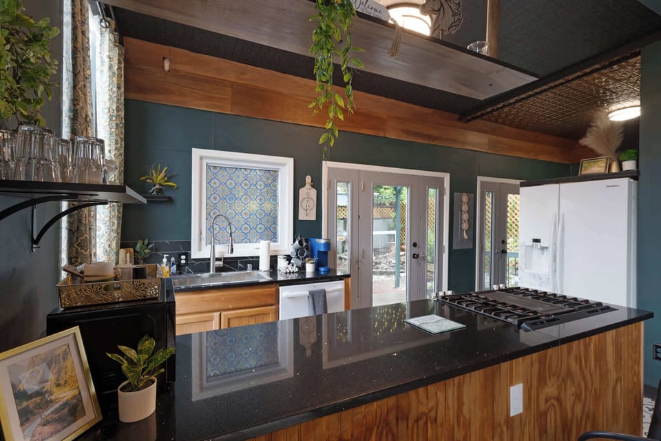 Spacious Countertops with Inlaid Range Top | A Sleek, Integrated Space for Everyday Cooking