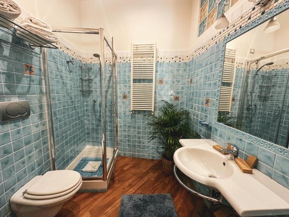 Deluxe Room | Bathroom | Slippers, bidet