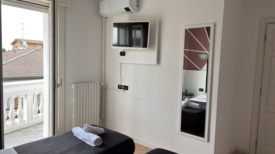 Single Room, Balcony, Garden View | Desk, free WiFi