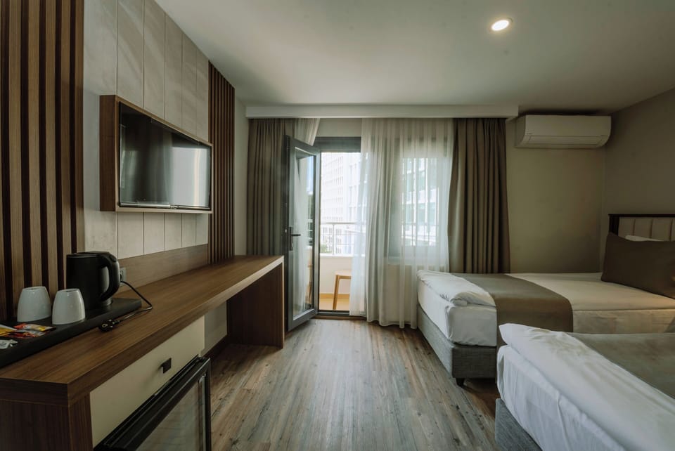 Deluxe Double Room, Balcony | Desk, free WiFi