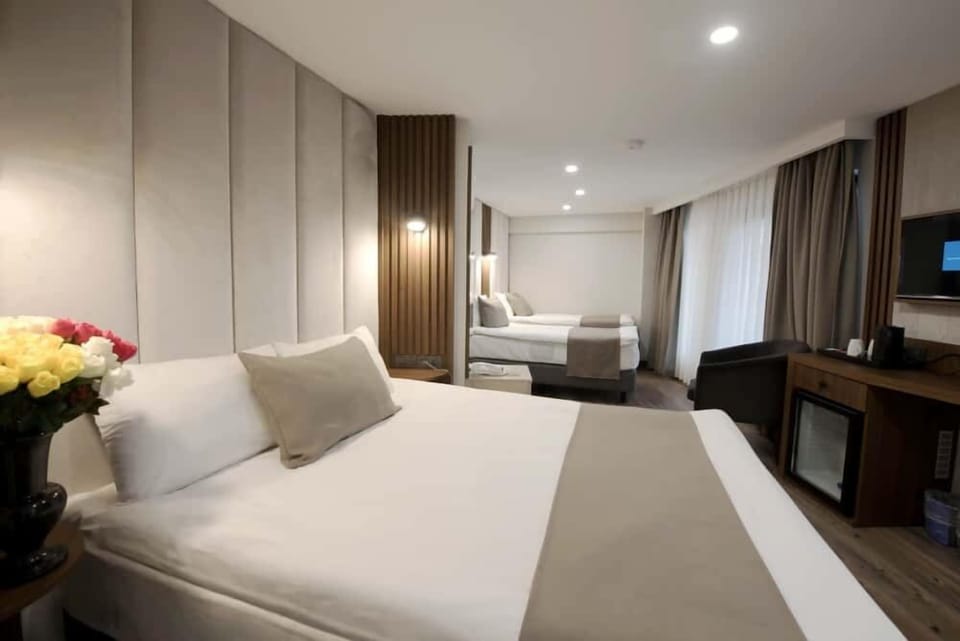Classic Quadruple Room | Desk, free WiFi