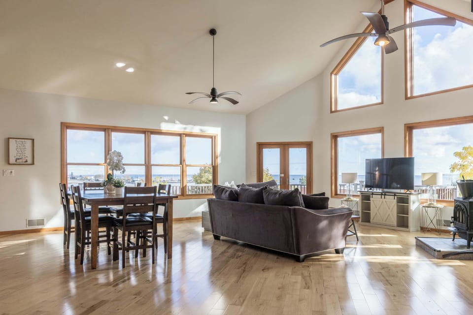 Upstairs Living Room w/ Views