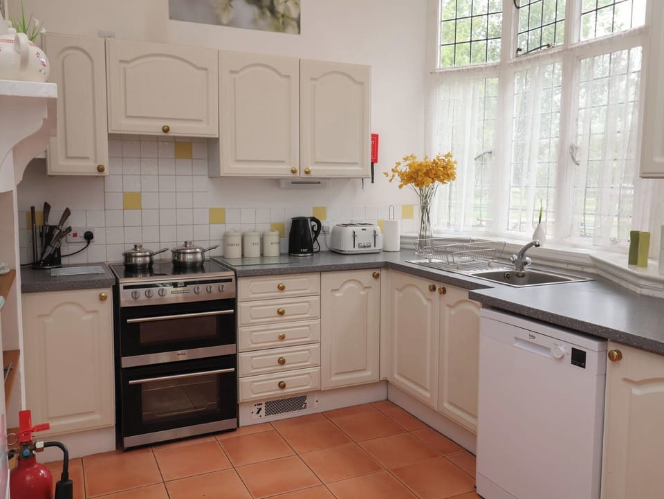Fridge, microwave, dishwasher, toaster