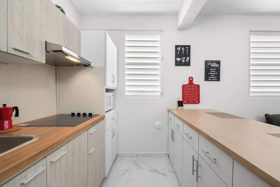 Stylish red accents. Bright space with everything at your fingertips.	