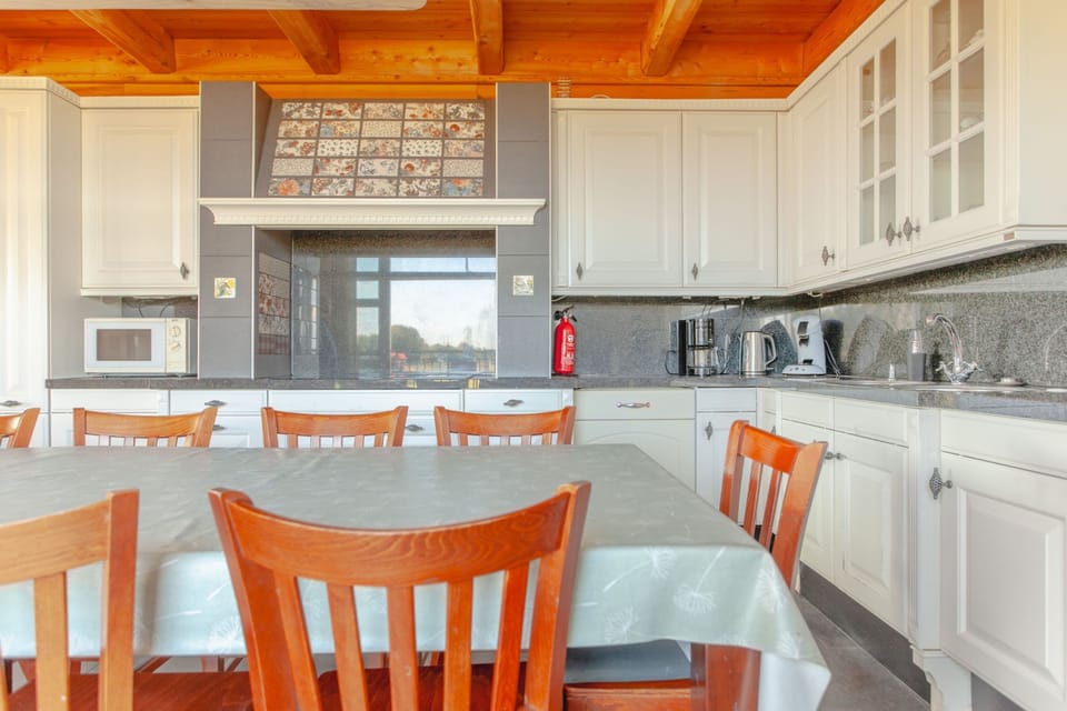 House | 6 bedrooms