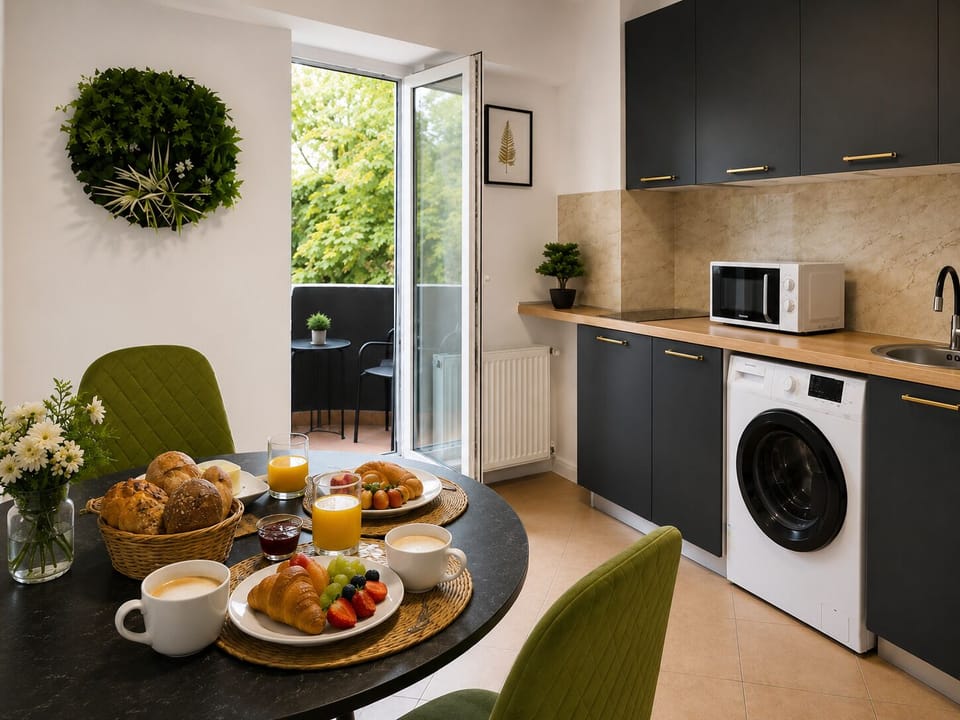 Studio, Balcony, Courtyard View | Private kitchen | Mini-fridge, microwave, electric kettle