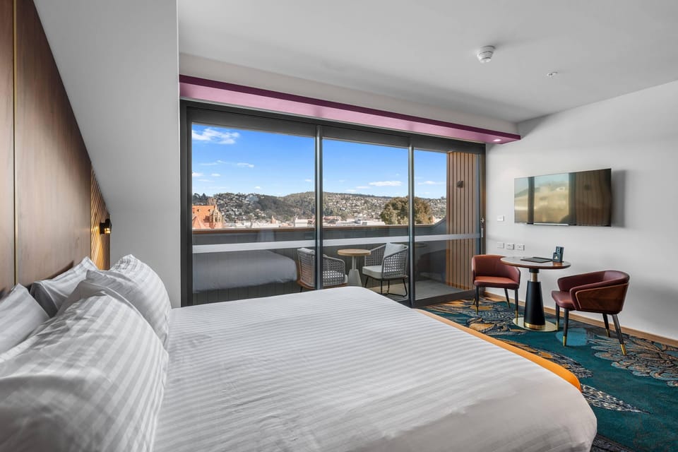 Room, 1 King Bed, Non Smoking (Efficiency) | Free WiFi