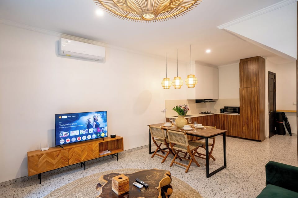 Deluxe Villa, Pool View | Living room
