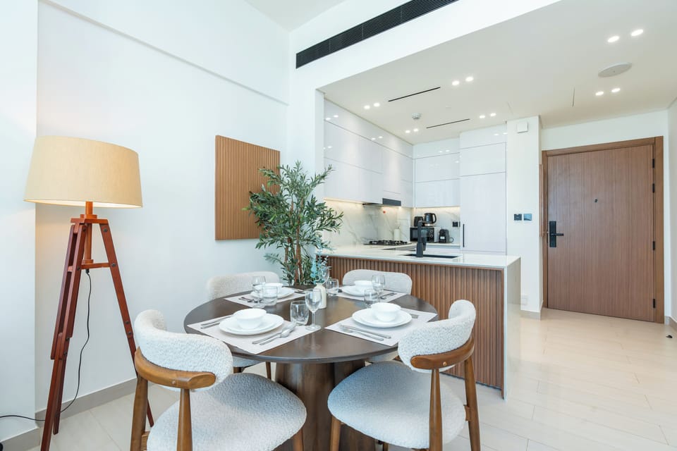Premium Apartment, Balcony, City View | In-room dining
