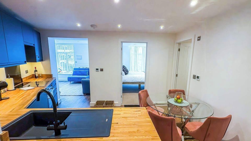 kitchen & dining area