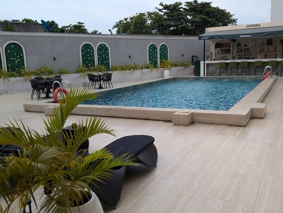 15 outdoor pools