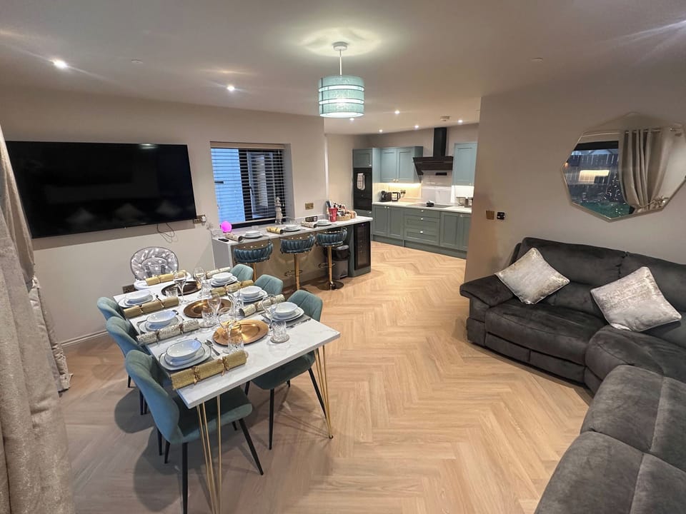 Cottage | Dining