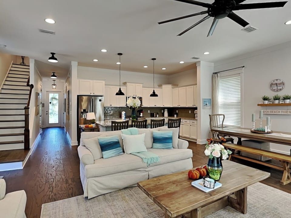 Living Area, First Floor