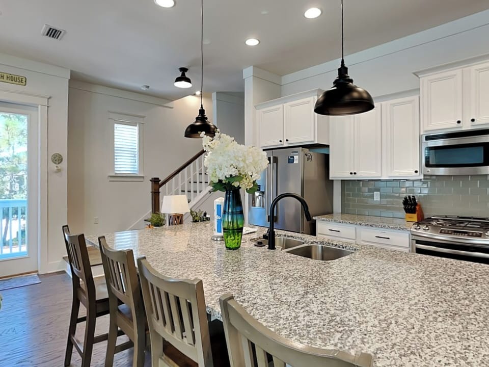 Breakfast Bar, First Floor