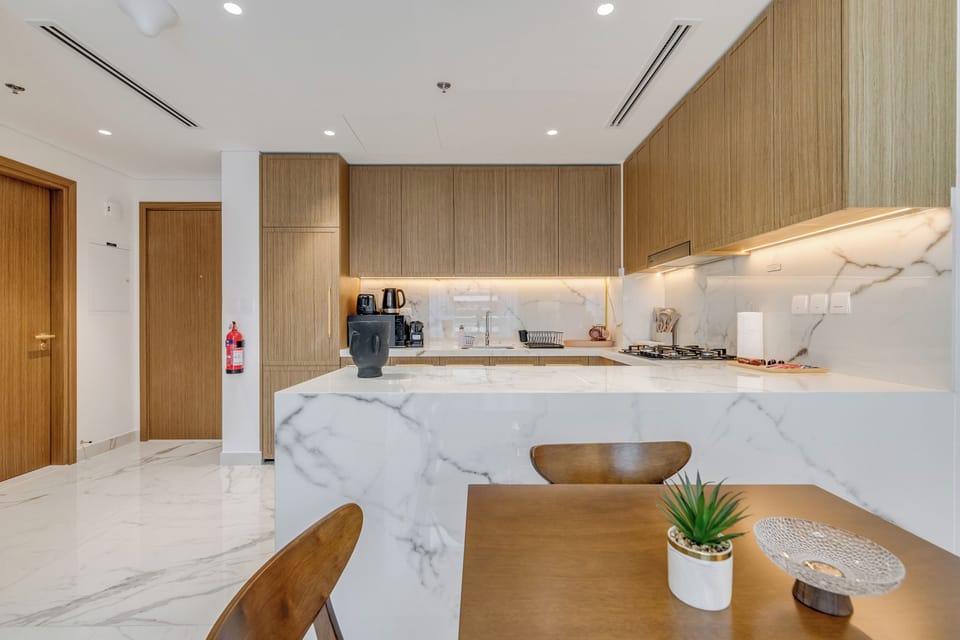 Deluxe Apartment, 1 Bedroom, Balcony | Private kitchen | Fridge, microwave, oven, stovetop