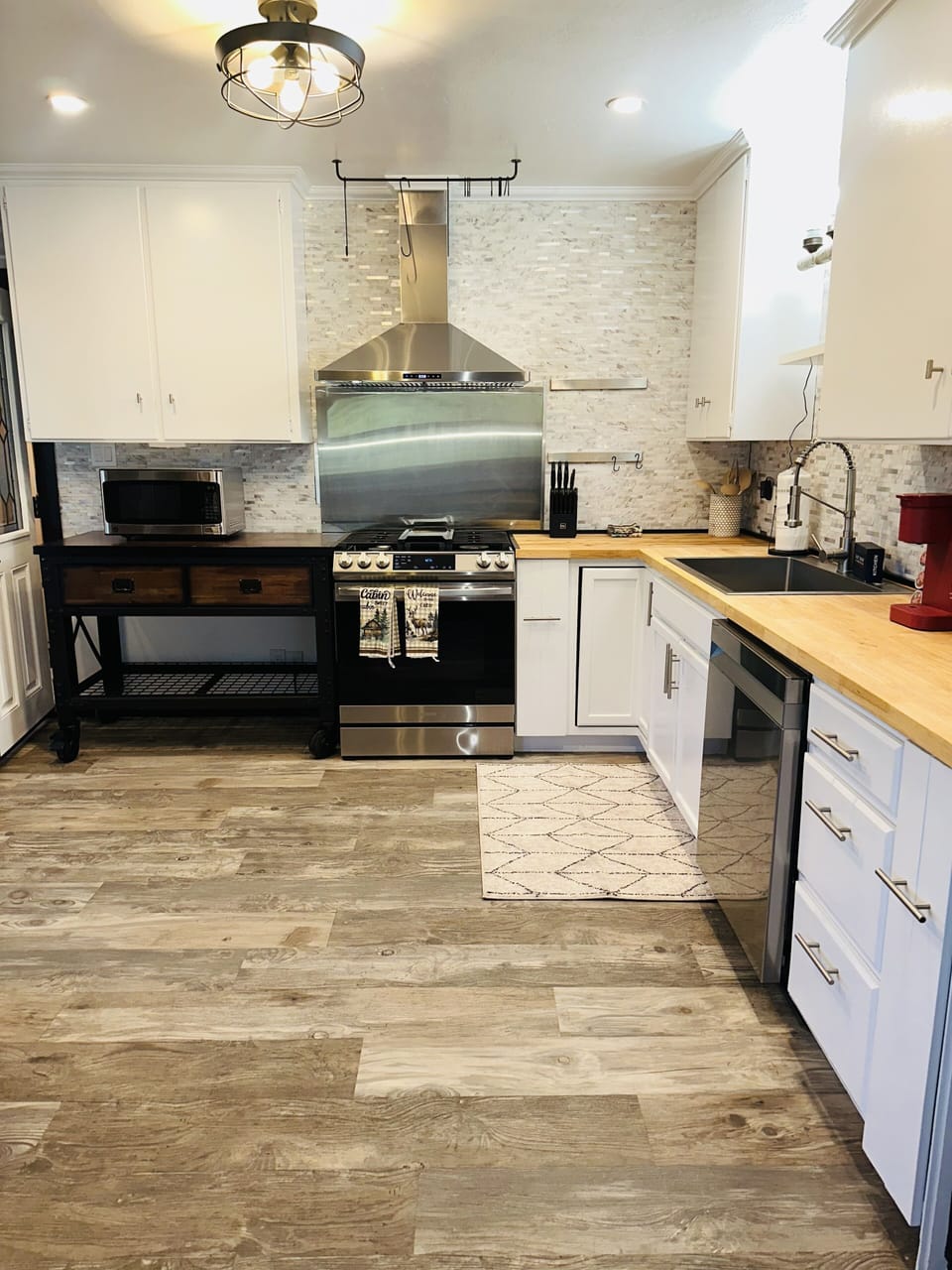 House, 2 Bedrooms | Private kitchen | Fridge, oven, coffee/tea maker
