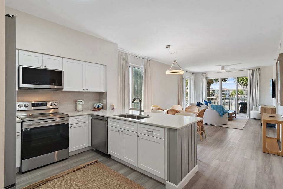 Condo, 3 Bedrooms | Private kitchen | Coffee/tea maker, oven, toaster