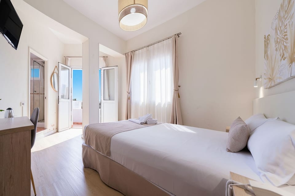 Comfort Double Room, City View | Bathroom | Hair dryer, towels, soap, shampoo