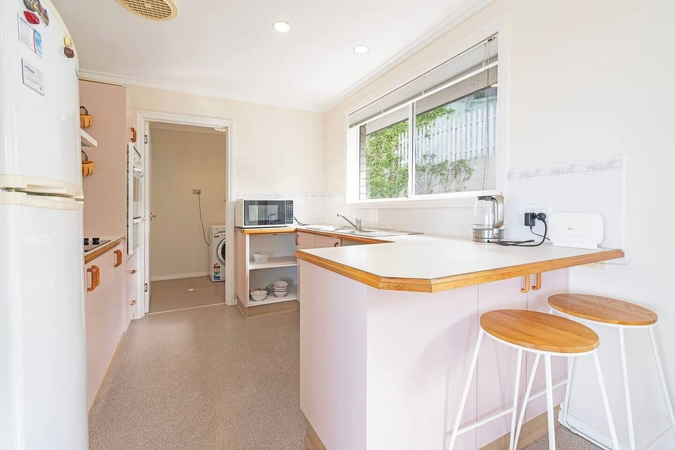 Start your day at the breakfast bar, ideal for casual bites or morning coffee.