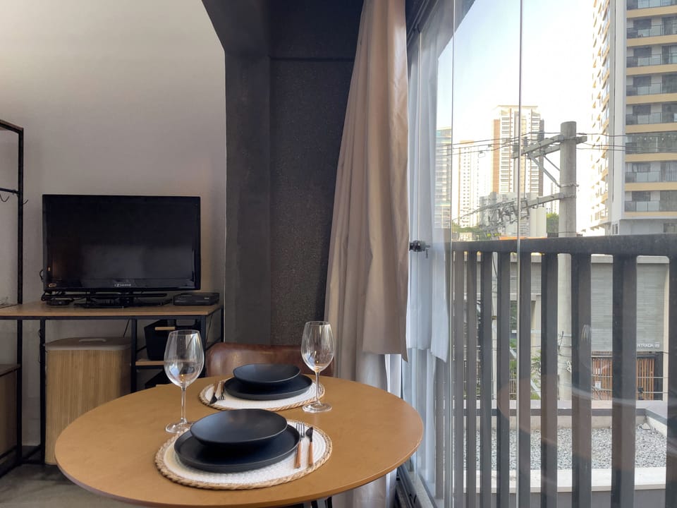 Studio | Blackout drapes, soundproofing, iron/ironing board, WiFi (free)