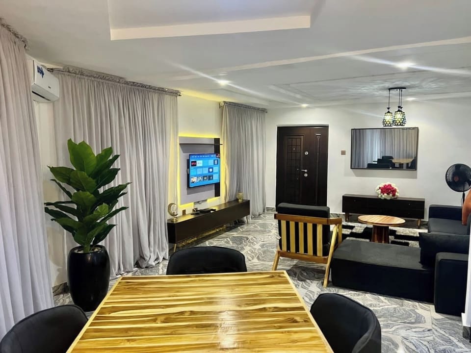 Deluxe Apartment, Balcony, City View | Living area