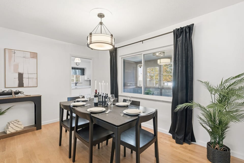 Dining Area | Comfortable seating for 6!
